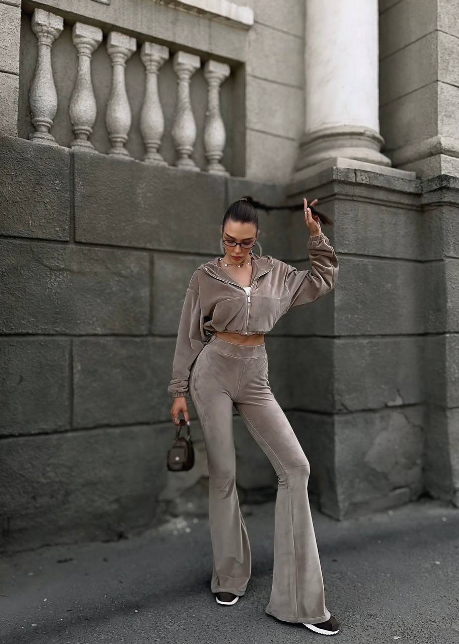 Alessandra- Chic Street Style: Velvet Comfort Meets Urban Elegance