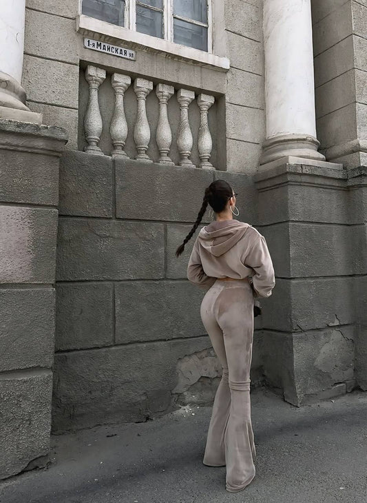 Alessandra- Chic Street Style: Velvet Comfort Meets Urban Elegance