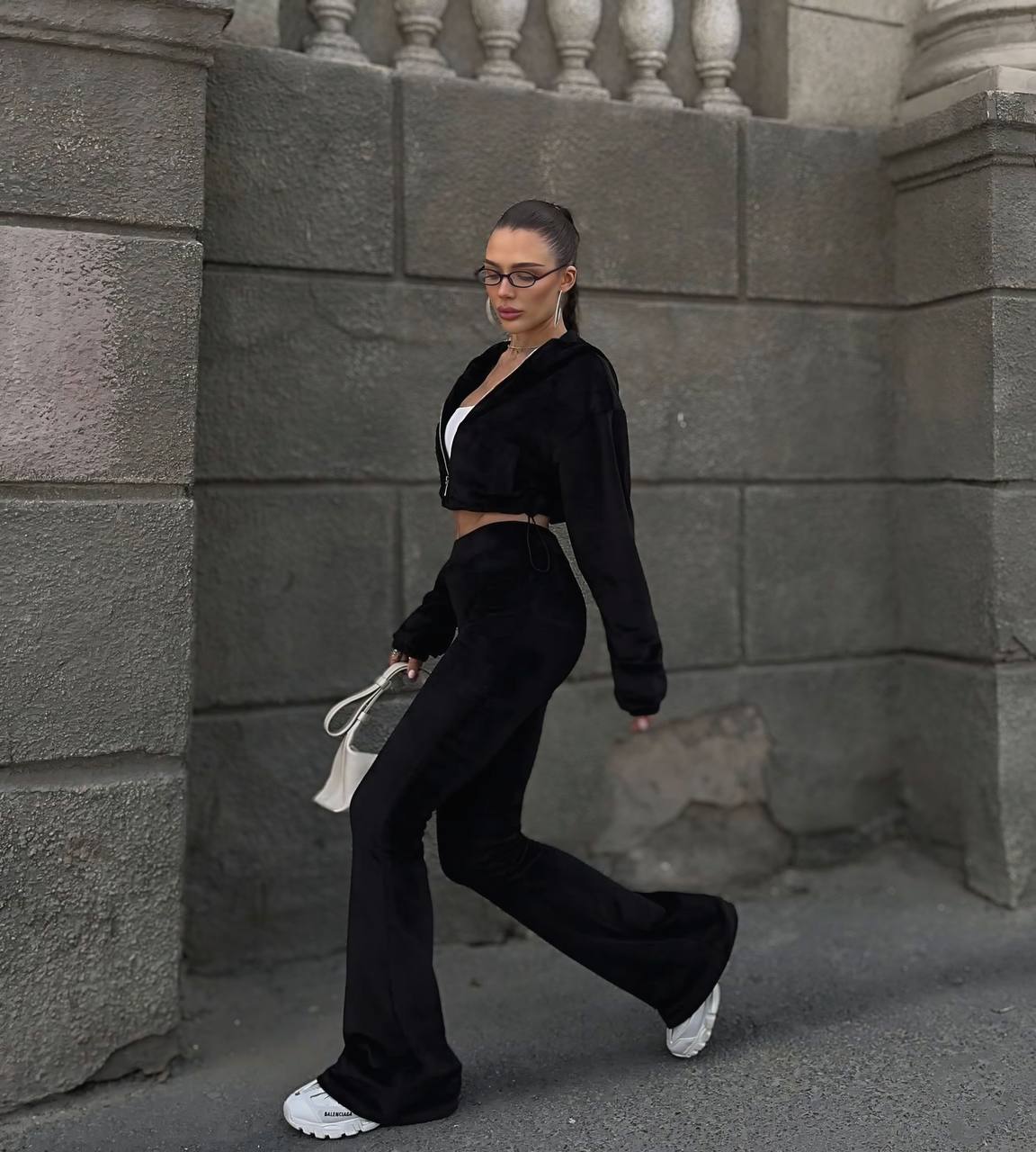 Alessandra- Chic Street Style: Velvet Comfort Meets Urban Elegance