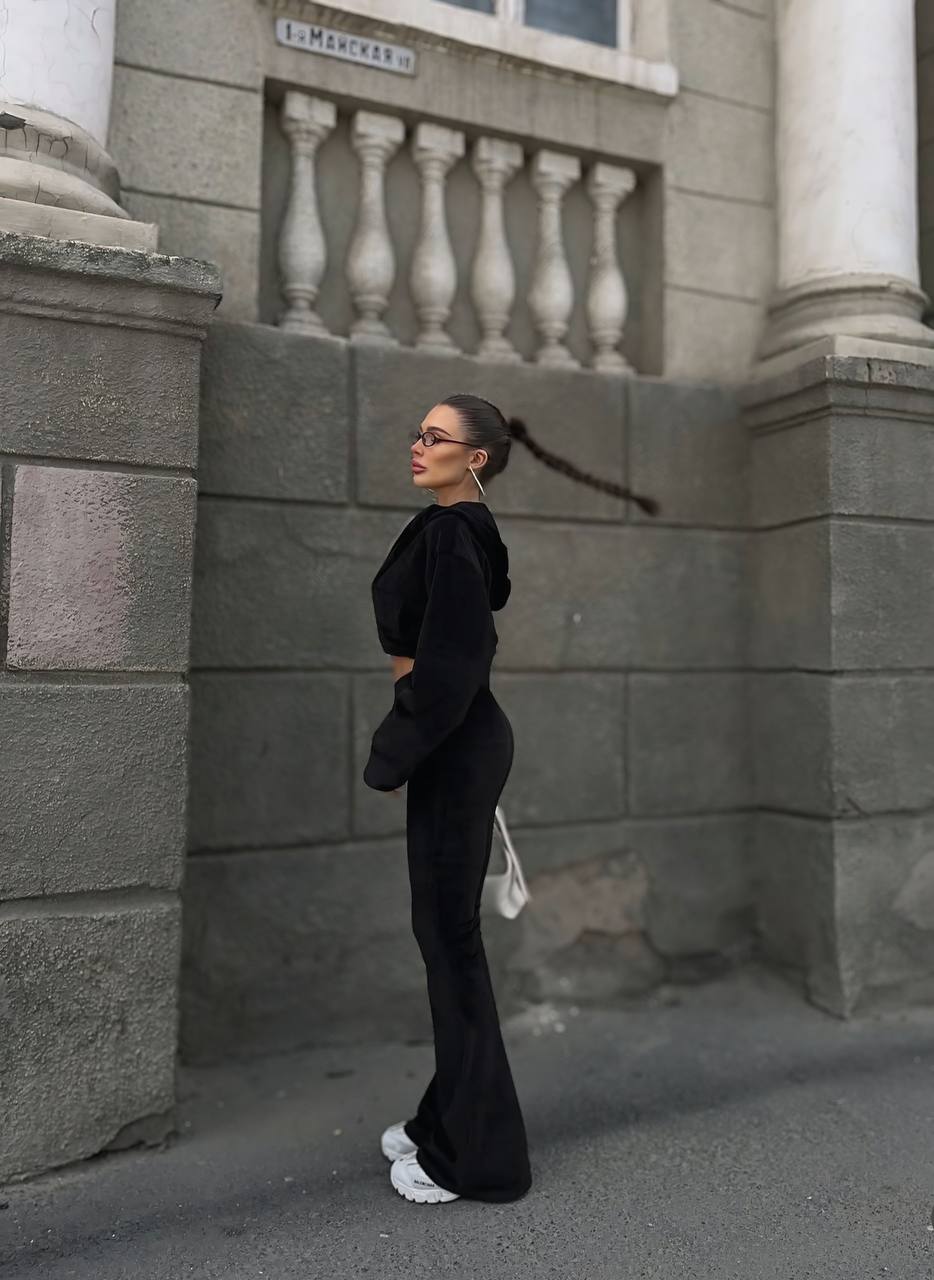 Alessandra- Chic Street Style: Velvet Comfort Meets Urban Elegance