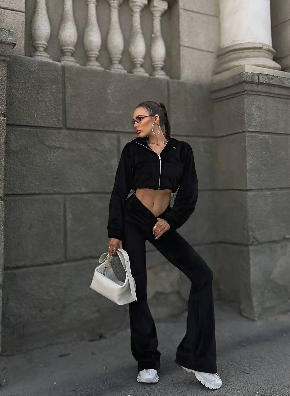 Alessandra- Chic Street Style: Velvet Comfort Meets Urban Elegance